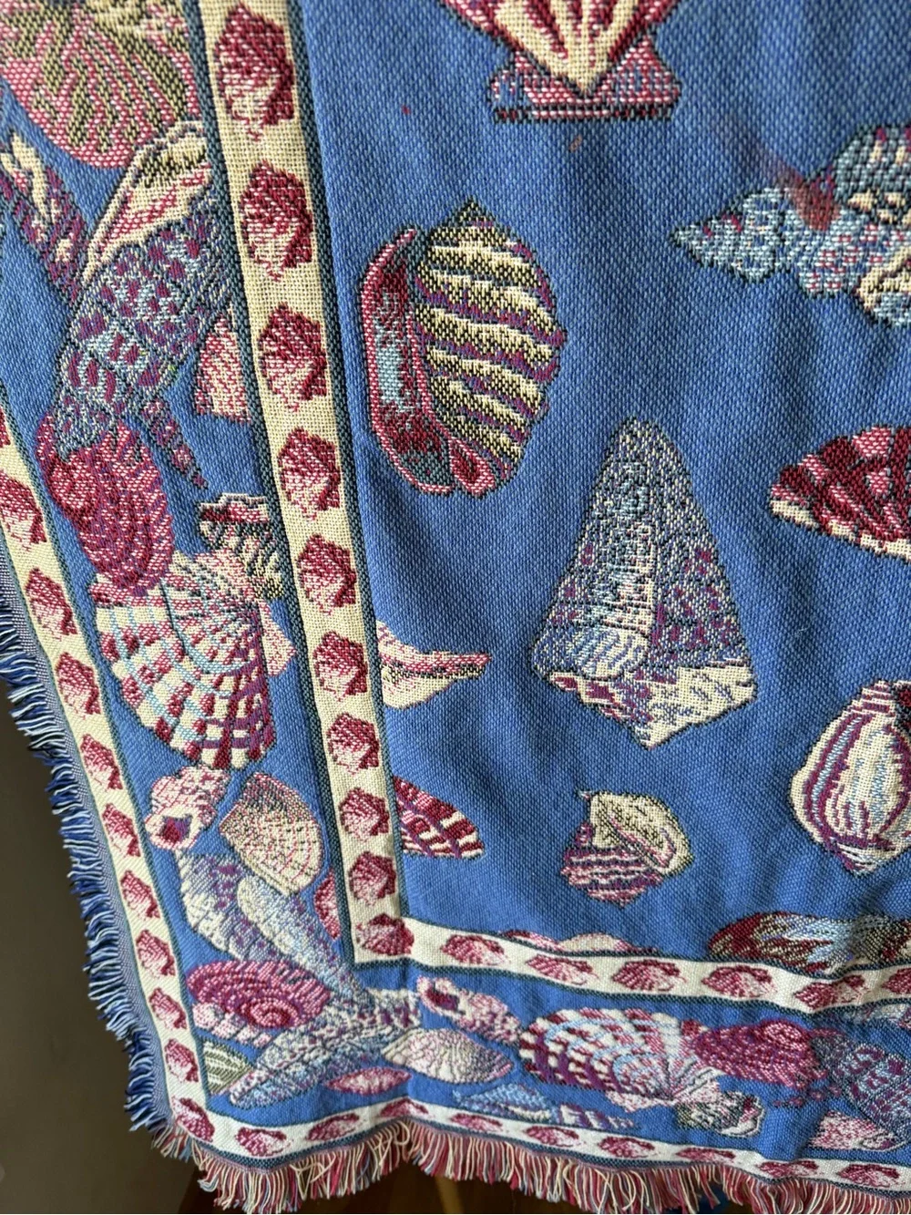 N/A woven throw